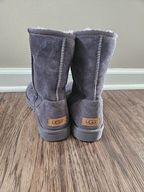 UGG Classic Short Shearling Boots - Gray